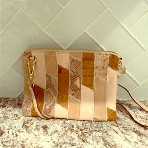 G.I.L.I Small Crossbody
